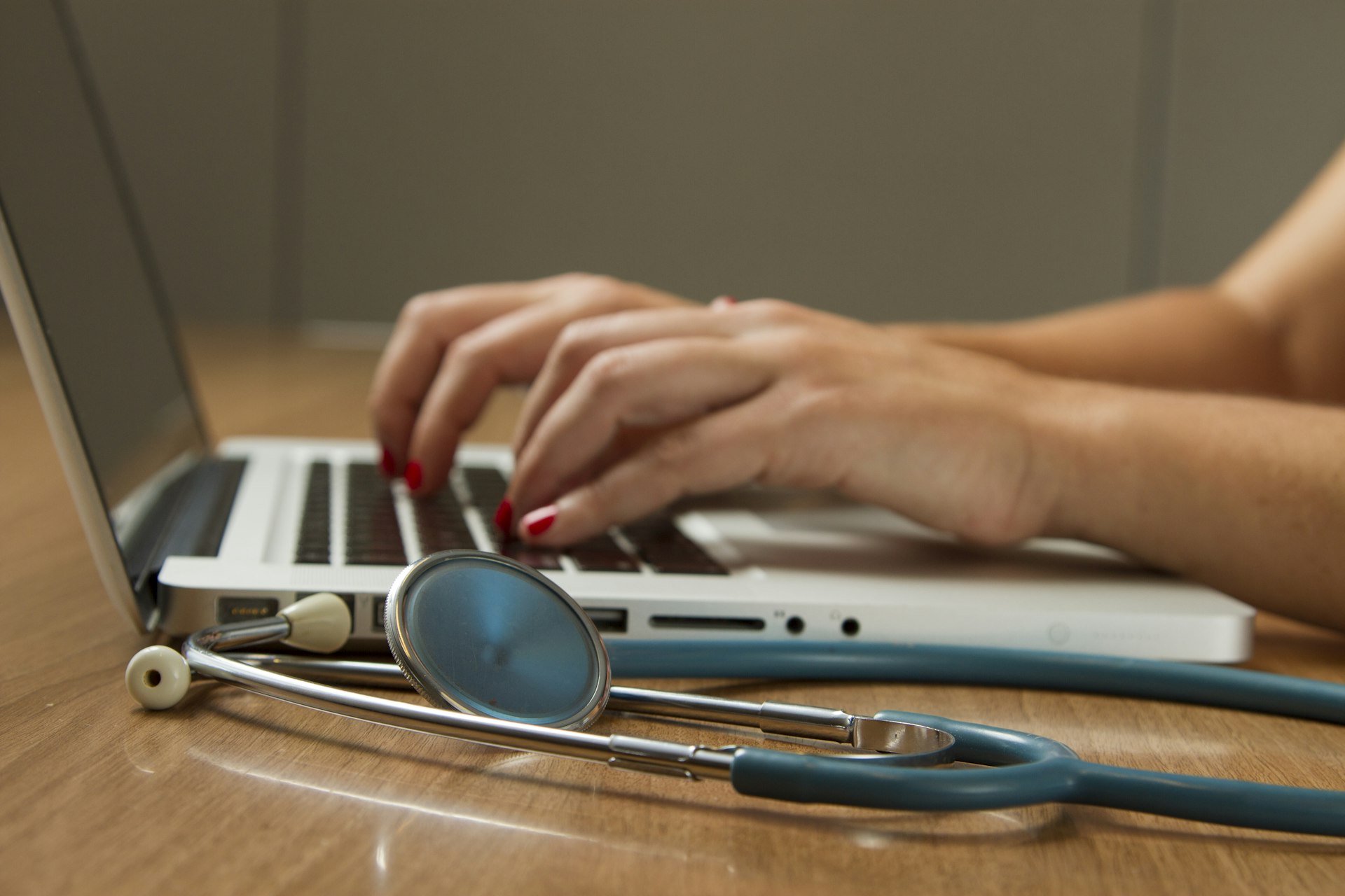 Контакты Maxi Clinic